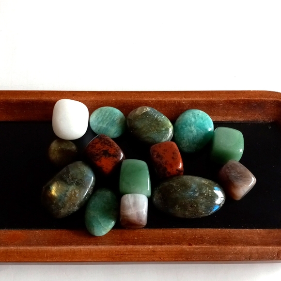 Mixed Bundle of Crystal Palmstones and Tumbles. - Picture 10 of 10